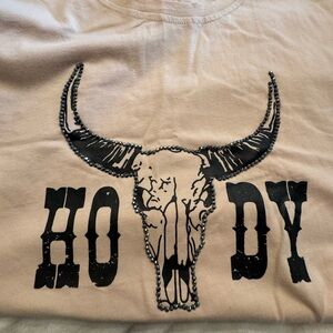 Beige Howdy T-Shirt with Bull outlined in rhinestones